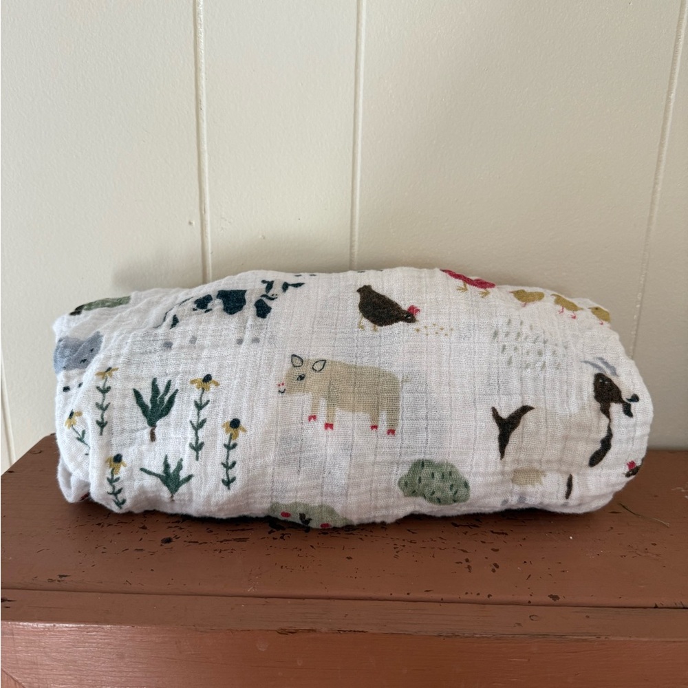 Farm Animal Print White Crib Muslin Sheet